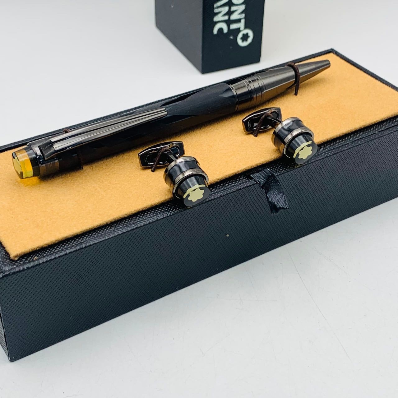 8b0e067e-c7b7-46b5-9a12-4d6d538647b4 Montblanc - Image 1